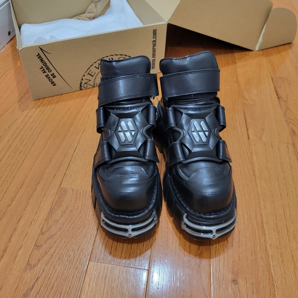 Black Ankle Boots with Chunky Sole - Picture 4 of 4